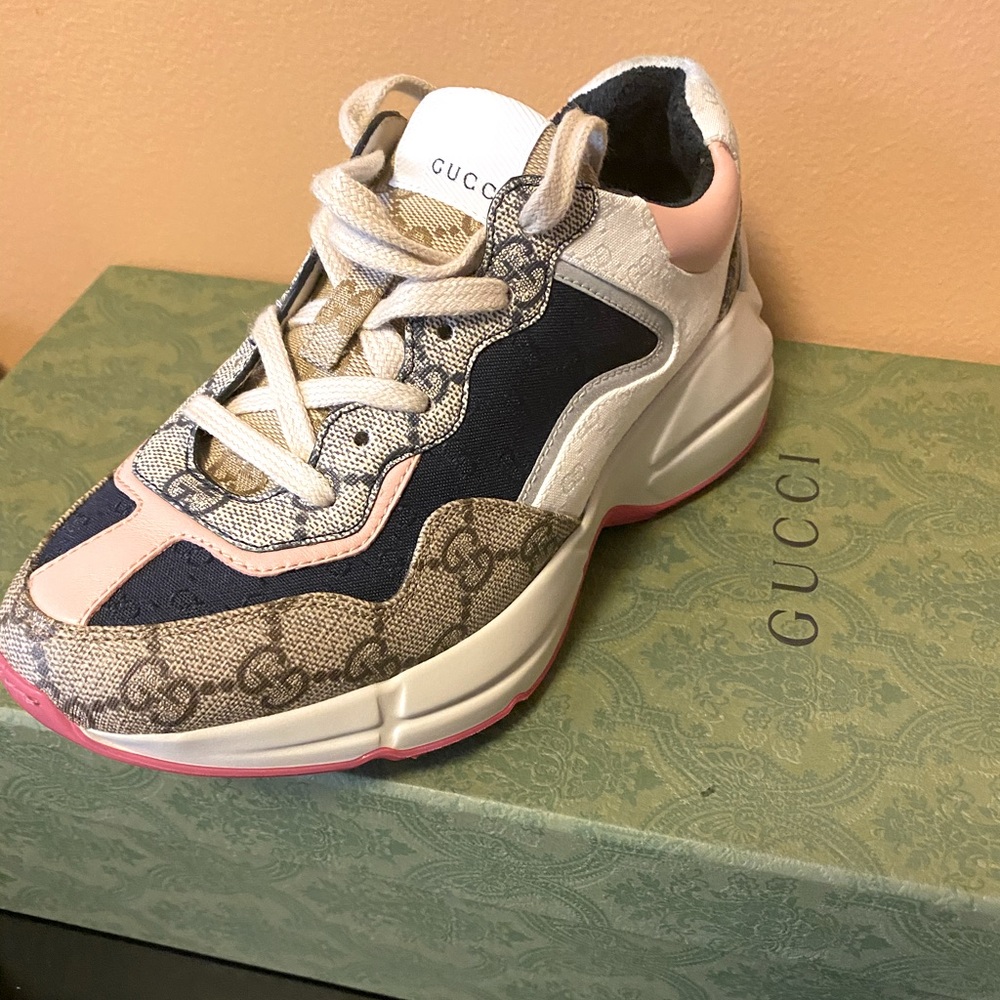 GUCCI • Pink & Navy Monogram Sneakers